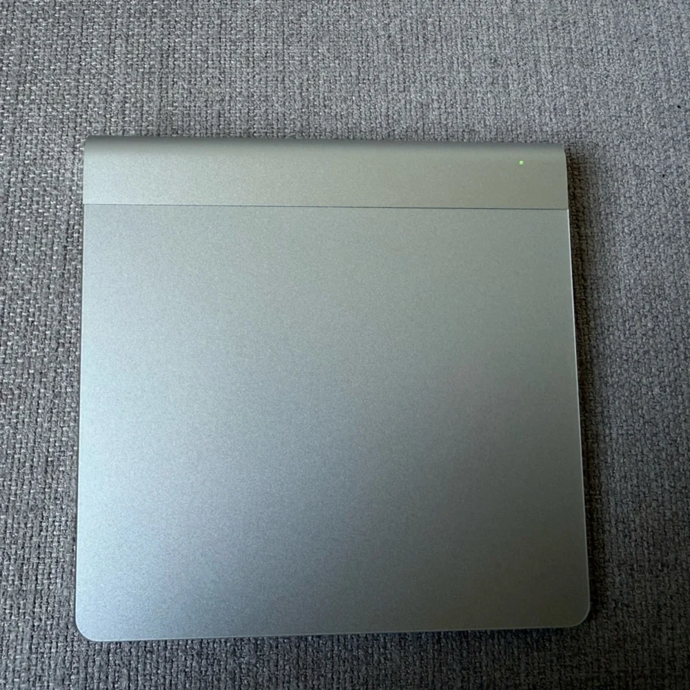 Apple Magic Trackpad A1339 Gen 1 Wireless Bluetooth, Multi-Touch, Silver - Picture 3 of 3